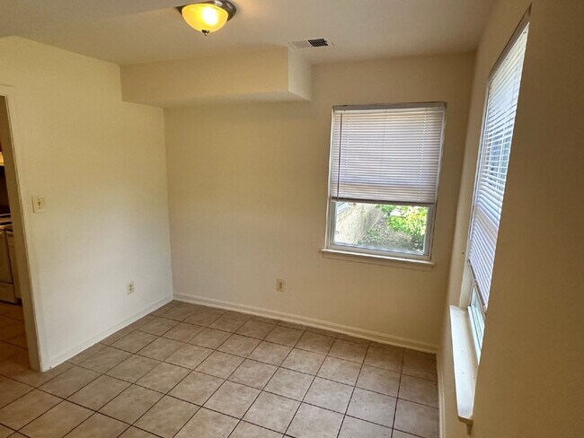 Foto del edificio - Cozy Townhome Living in a Convenient Lorton Location