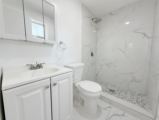 Building Photo - 1850 Rodman St