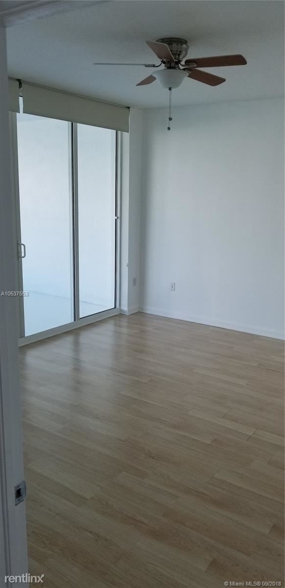 Foto del edificio - 7914 Harbor Island Dr