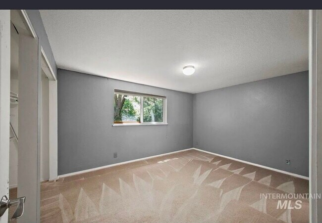 Foto del edificio - 3761 S Gekeler Ln