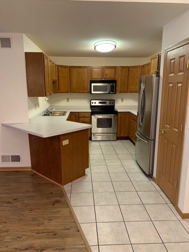Building Photo - Lexington Duplex