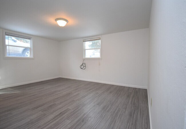 Foto del edificio - Great location, two blocks south of downto...