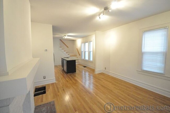 Building Photo - 202-204 E Hudson Street