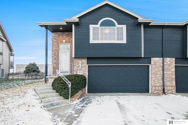 Foto del edificio - 20216 B St