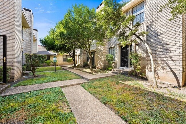 Building Photo - 8400 Jamestown Dr