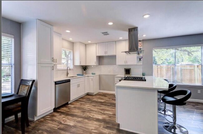 Building Photo - 1710 Palmetto Dr