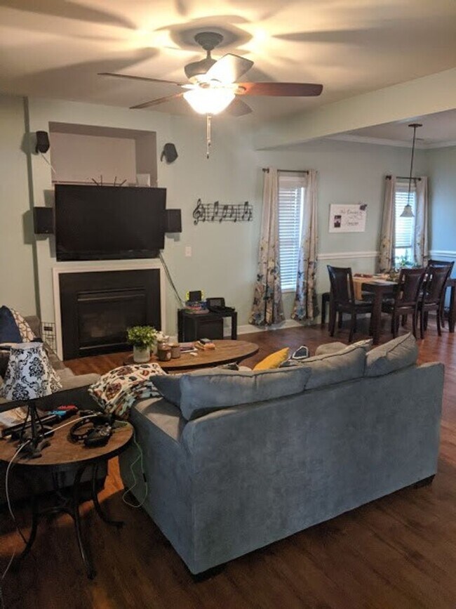 Foto del edificio - Huntersville with Fenced Yard