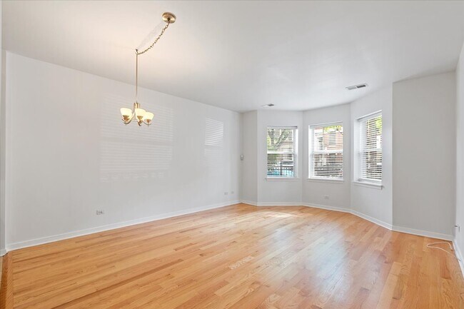 Foto del edificio - 1022 S Racine Ave