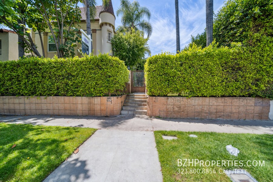 Foto principal - 451 N Sycamore Ave