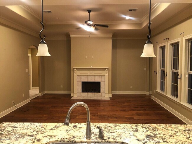 Building Photo - 213 Zoie Dr
