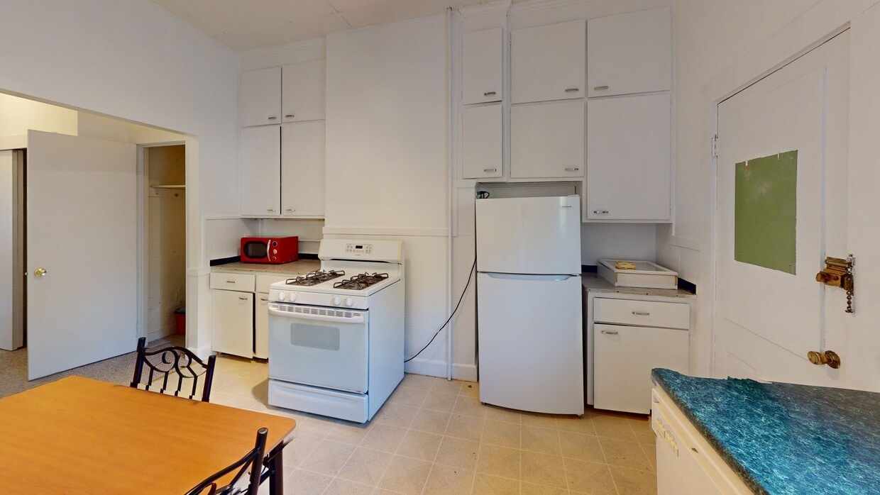 Photo - Private bedroom in 3 bed/1 bath Home