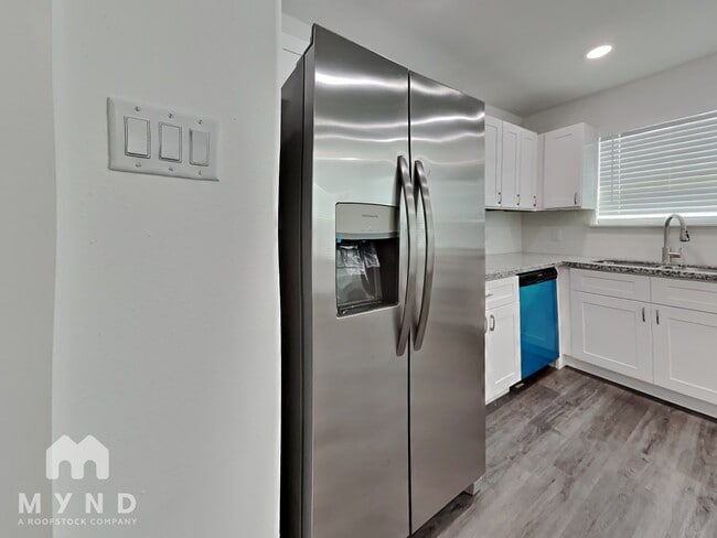Building Photo - 7629 Sundown Dr