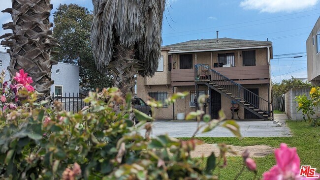 Foto del edificio - 832 W Imperial Hwy