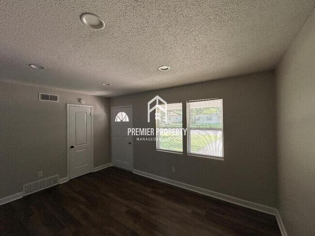 Foto del edificio - 2239 Colonial Hills Dr