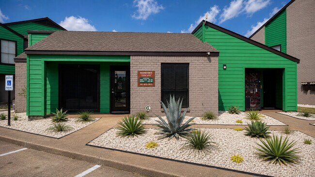 Building Photo - Hacienda Bonita Apartments