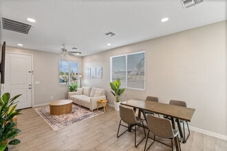 Building Photo - 6606 W Paradise Ln