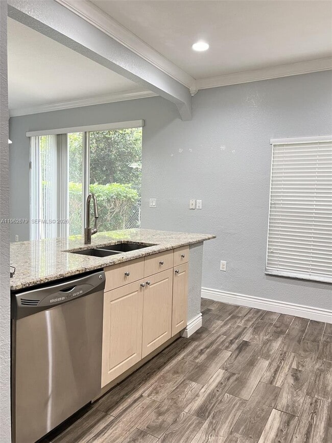 Foto del edificio - 3124 Merrick Terrace