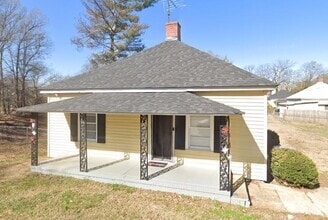 Building Photo - 390 Farley St