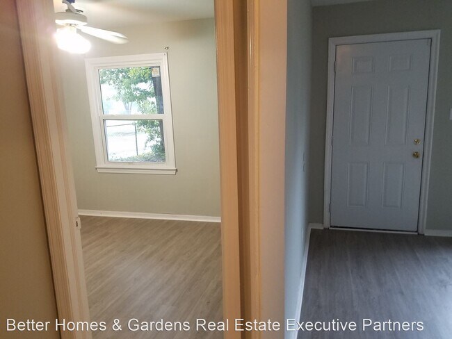 Building Photo - 4 br, 1 bath House - 2451 Yates Dr