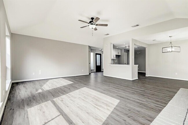 Foto del edificio - 112 Meadow Bend Dr