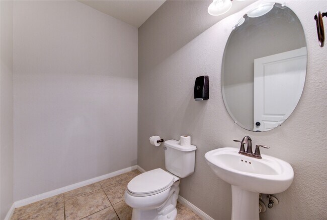 Building Photo - 15318 Benson Landing Dr