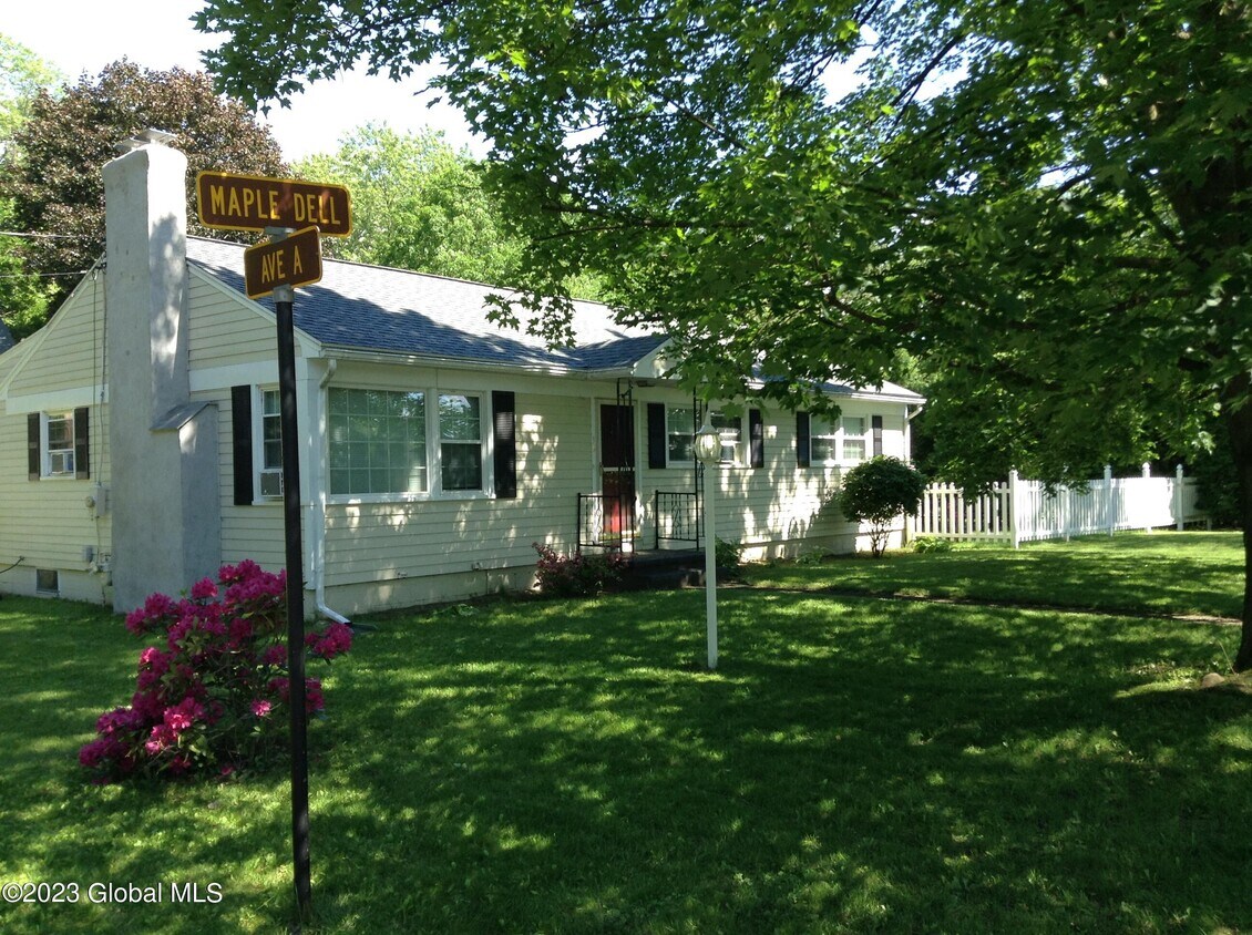 Primary Photo - 36 Maple Dell
