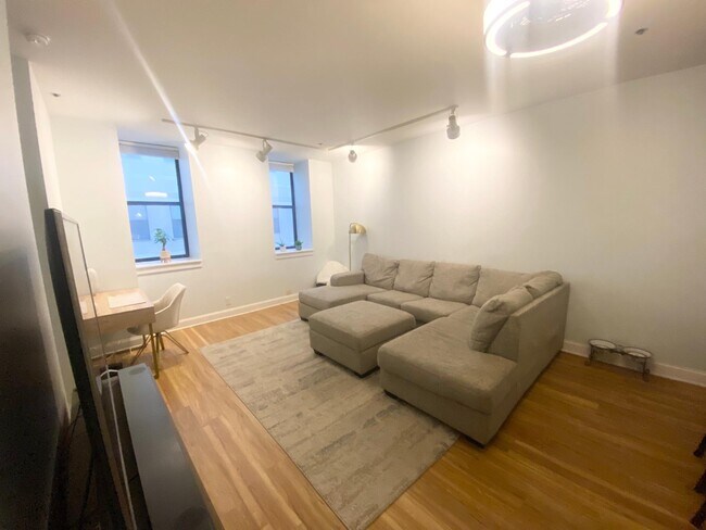 Living room - 234 N Broadway