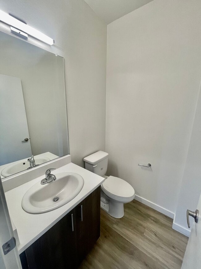 Building Photo - Half Month Free – Modern 3BR Townhome with...