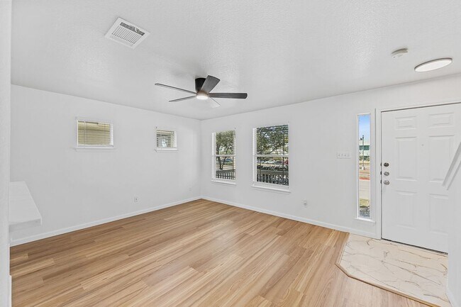 Foto del edificio - 1733 Thompson Trail