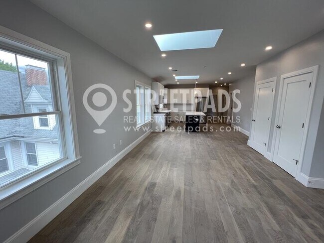 Building Photo - 3 bedroom in Boston MA 02135