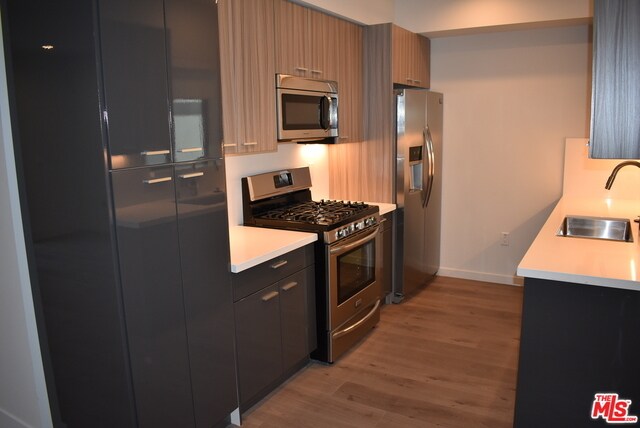 Foto del edificio - 4227 McLaughlin Ave