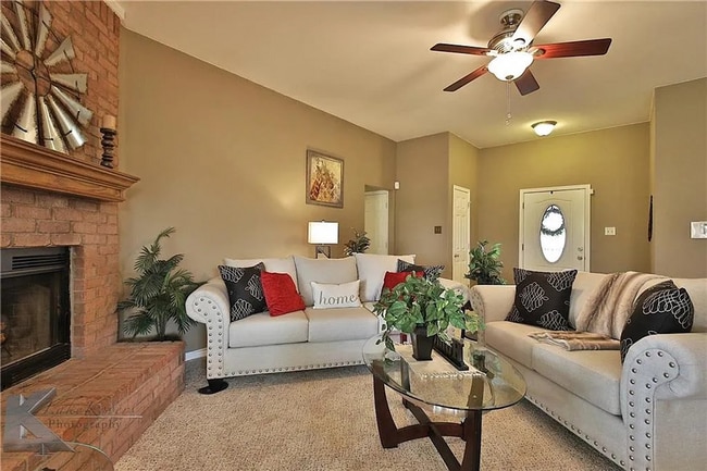 Building Photo - Cute 3-bedroom, 2-bath home