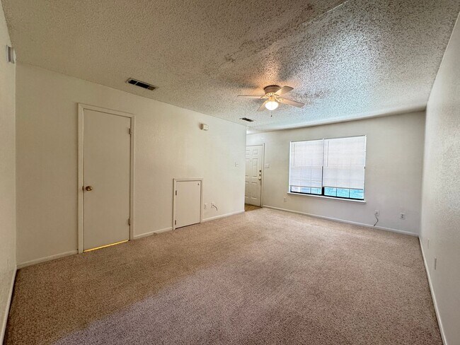 Foto del edificio - 904 Clairidge Ave