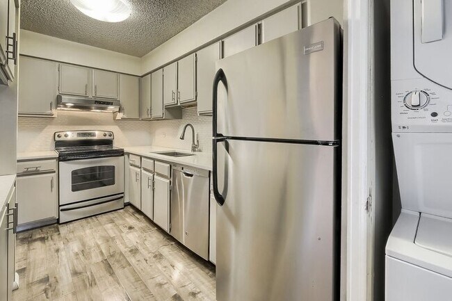 Building Photo - 7110 S Gaylord St