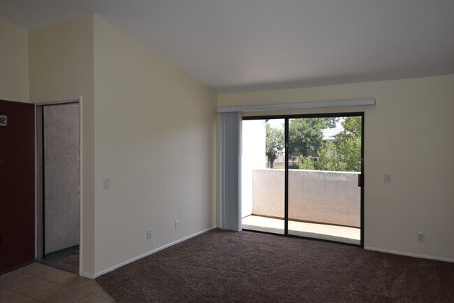 Foto del edificio - 695 E 5th St