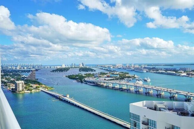 Foto del edificio - 1717 Bayshore Dr