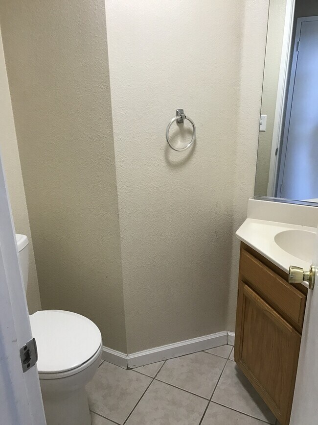 Building Photo - Great 3 Bedroom w/ Office, 2.5 Bath Antioc...