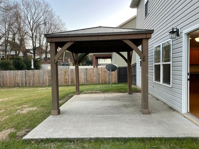 Building Photo - 7506 Hampstead Hall Dr