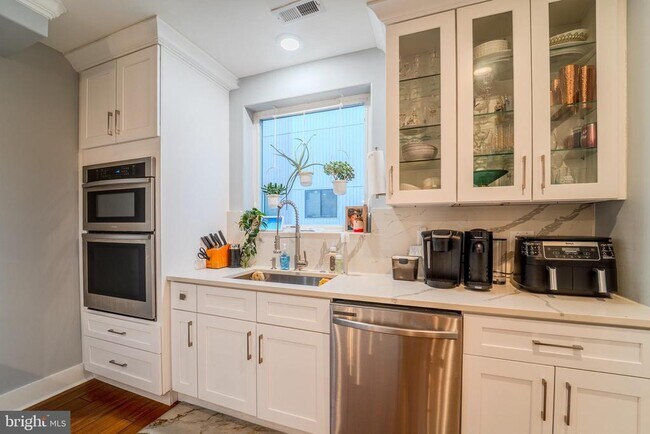 Foto del edificio - 617 McClellan St