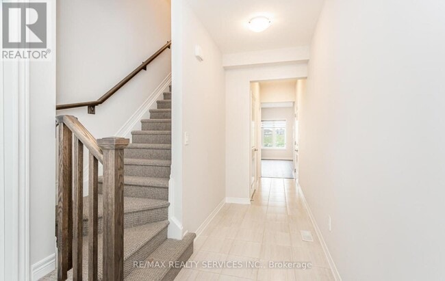 Building Photo - 83 Sycamore St