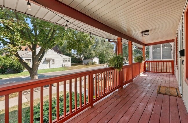 Building Photo - 243 Edgewood Pl