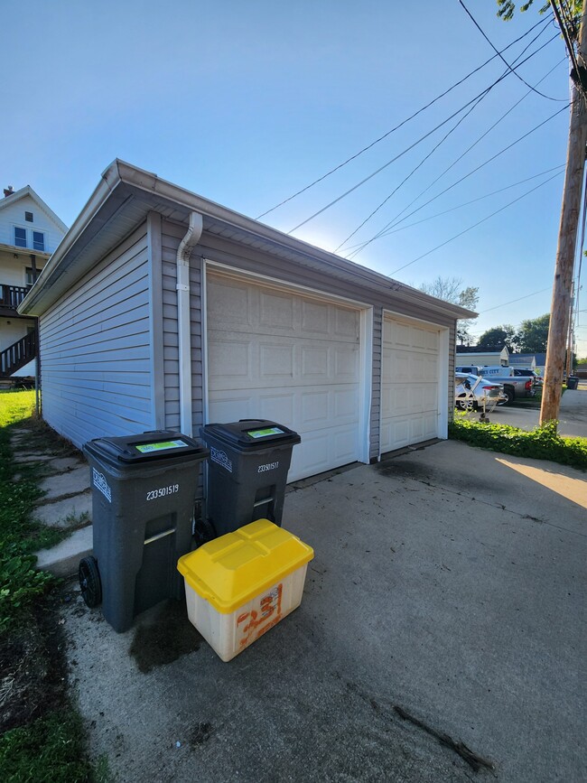 Garage Parking Included in Rent! - 2548 Jackson St