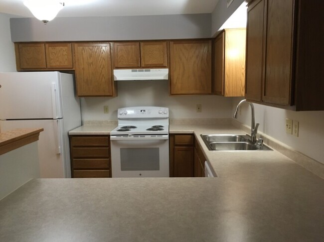 Breakfast nook and kitchen - Oak Leaf Condominiums