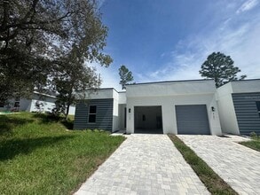 Building Photo - 9187-9189 N Travis Dr