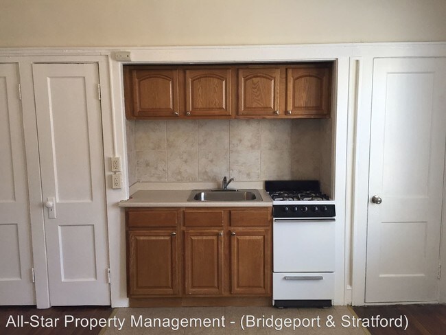 Building Photo - 1160 Stratford Ave