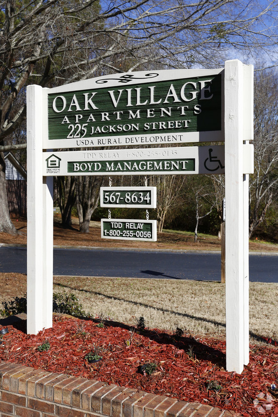 Foto del edificio - Oak Village