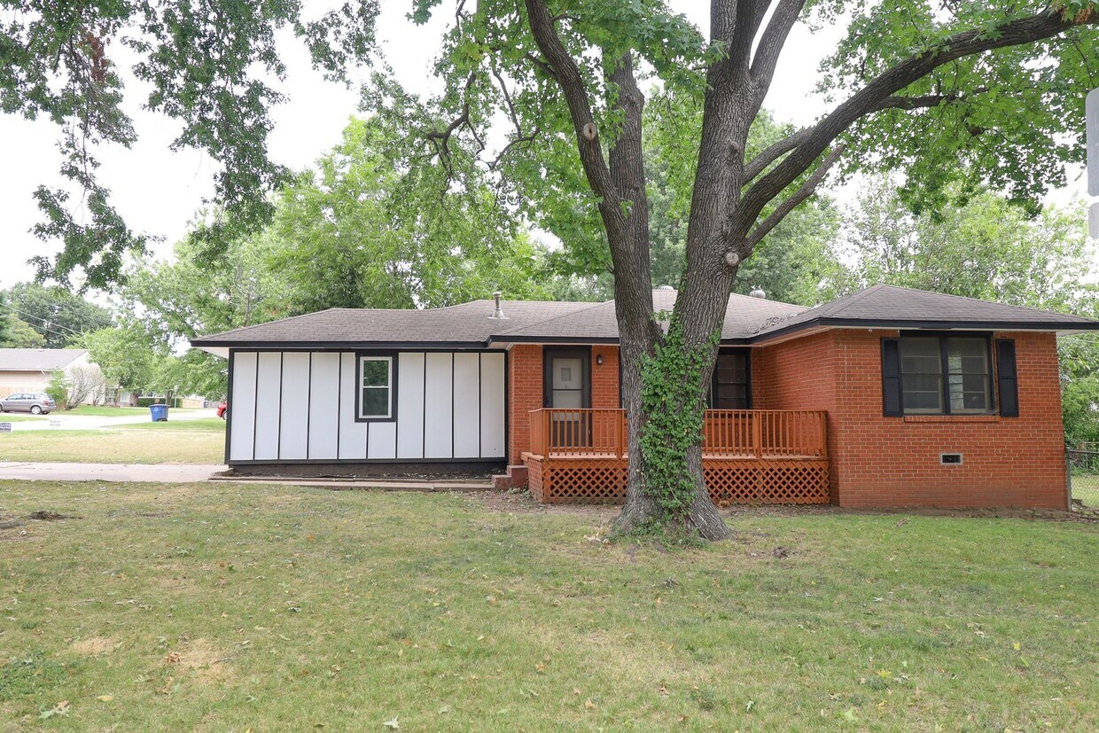 Primary Photo - Cute Tulsa Home Available Now! 3 bedrooms ...