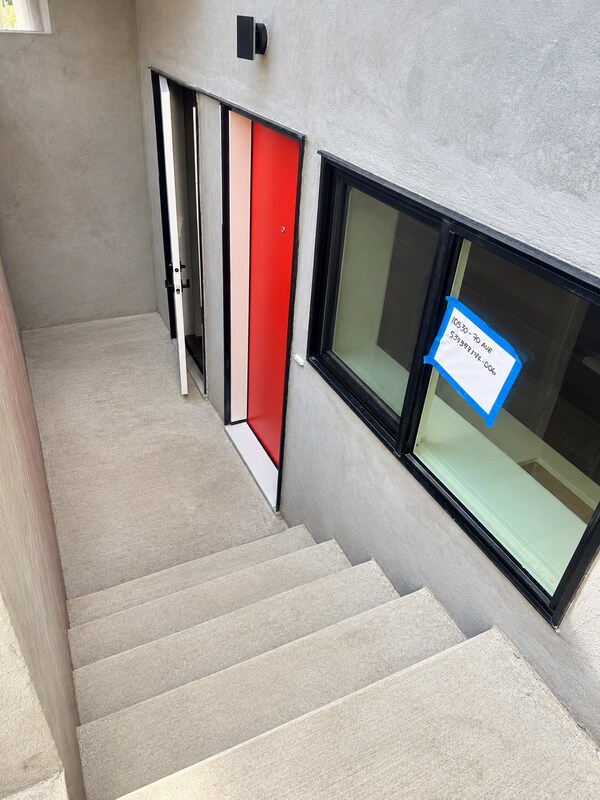 Building Photo - Unit 5