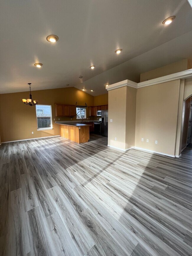 Foto del edificio - 3-Bedroom 2-Bathroom home in West Eugene