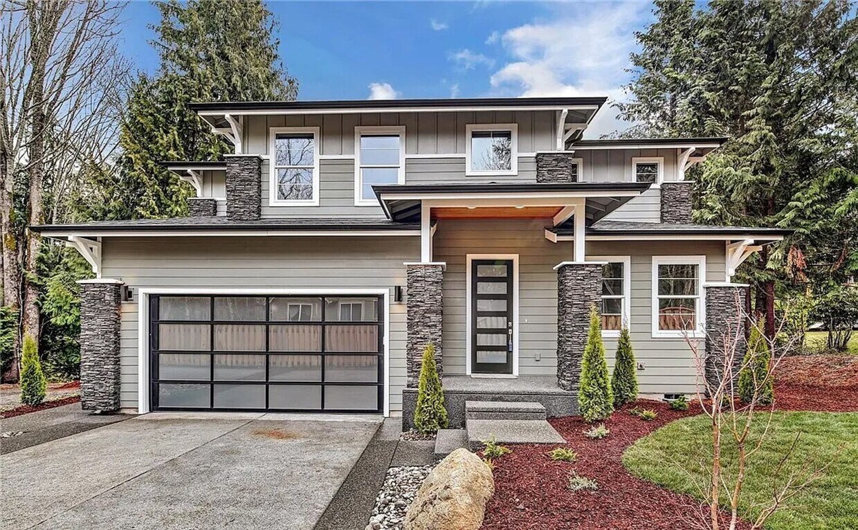Primary Photo - 5 Bed, 3 Bath Home in Geneva Neighborhood